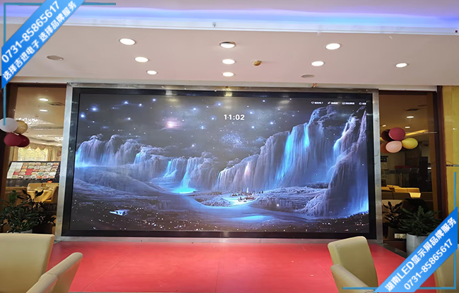 長(zhǎng)沙望城區(qū)月亮島某酒店接待大廳LED顯示屏.jpg